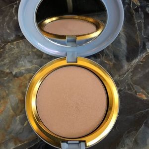 Mac Cinderella LIMITED EDITION  highlighter